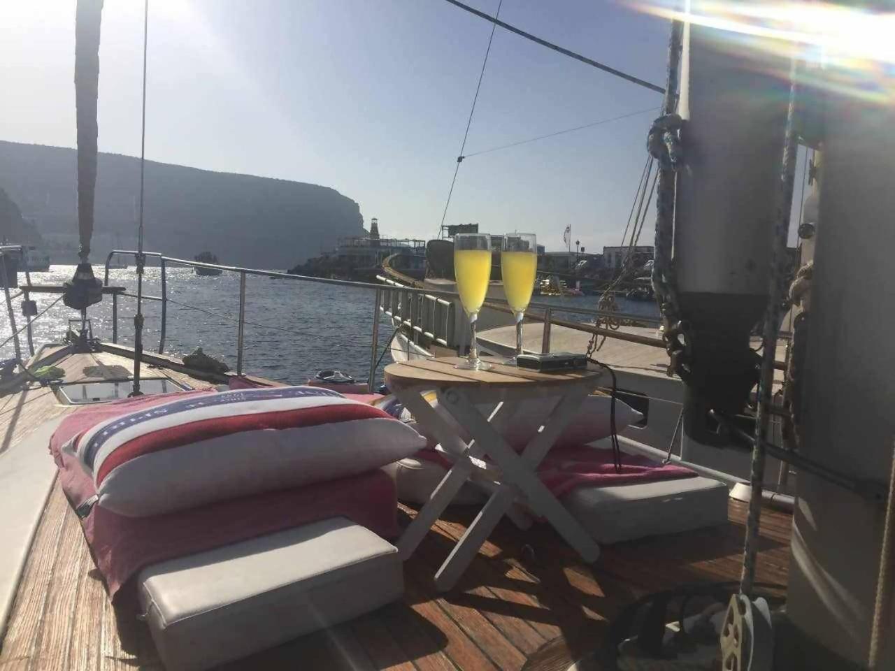 Precioso Yate En El Centro Del Puerto De Mogan Hotel ภายนอก รูปภาพ