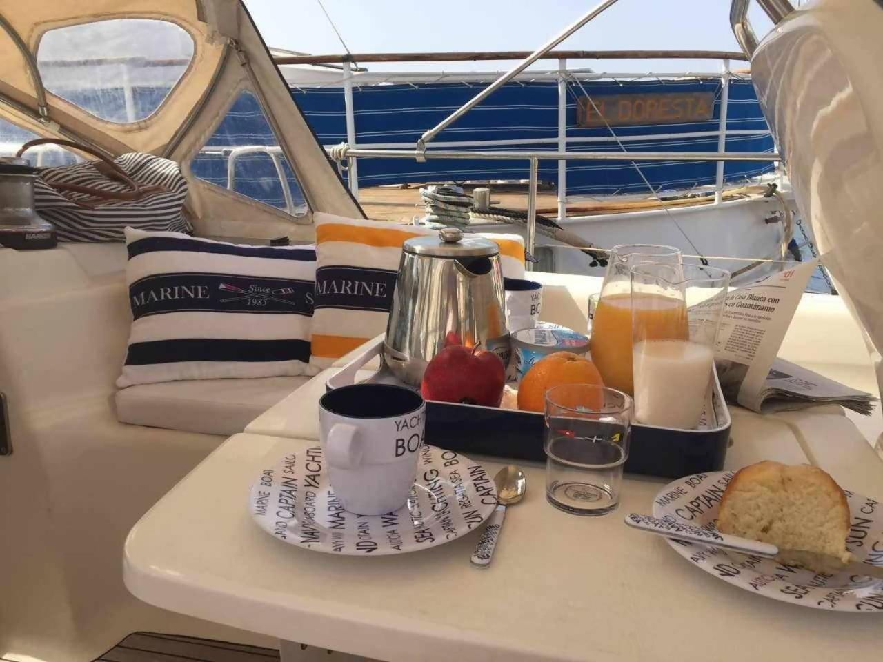 Precioso Yate En El Centro Del Puerto De Mogan Hotel ภายนอก รูปภาพ